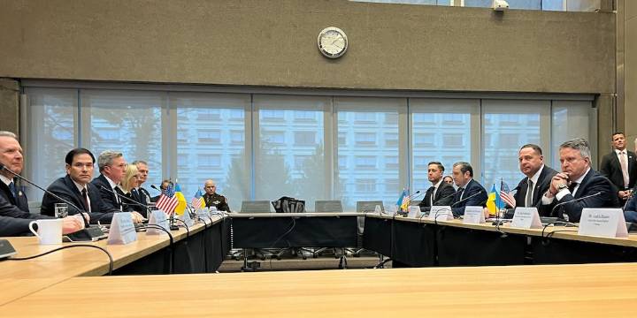 Estados Unidos y Ucrania se reúnen en Florida para continuar las negociaciones sobre el plan de paz de Trump