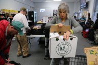 Trump administration seeks to halt SNAP food aid payments after a court order