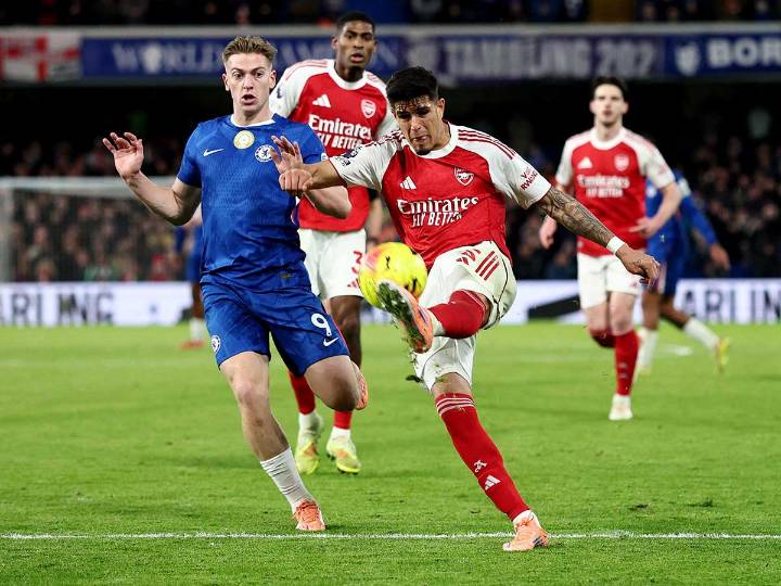 Arsenal deja vivo a un Chelsea con diez hombres