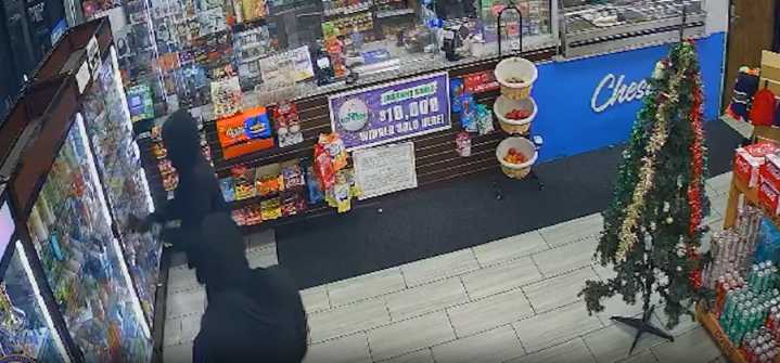 Two wanted after stealing $6k of cigarettes, vape products from gas station
