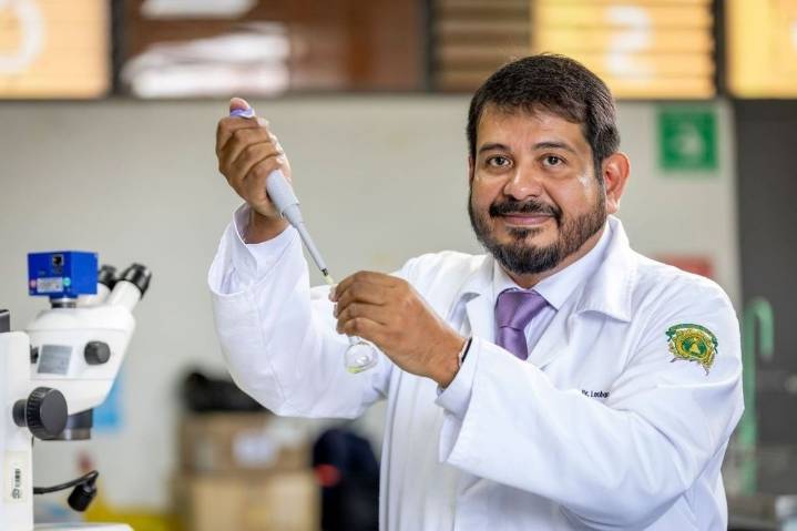 Investigador de la UAEMex ganó el Premio Nacional de Ciencias Farmacéuticas “Dr. Leopoldo Río de la Loza” 2025