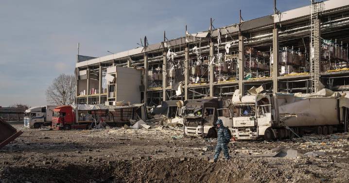 Ukraine war: Russia attacks on Kyiv kill at least 7