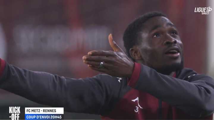 Un jugador del Metz monta un pollo después de ser suplente por primera vez en toda la temporada y su equipo pierde