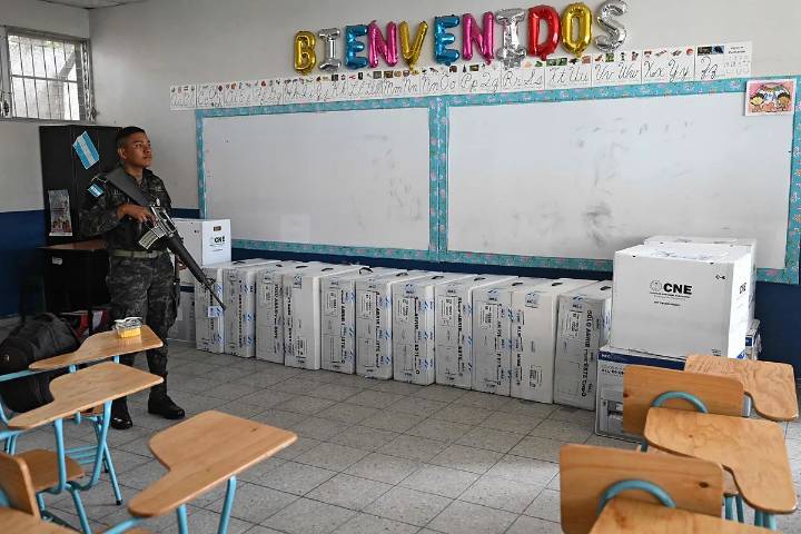 Honduras: largas filas para votar en las decisivas elecciones presidenciales, entre la incertidumbre y la presión internacional