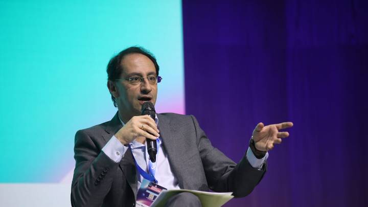 El exministro José Manuel Restrepo presentó ‘Al borde de la esperanza’, su libro sobre liderazgo, en la FIL Cali