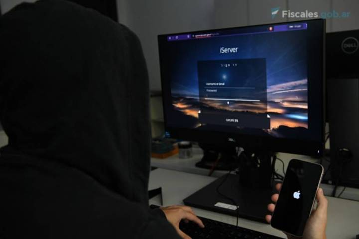 Condenan a cinco personas por una red internacional que desbloqueaba iPhones robados