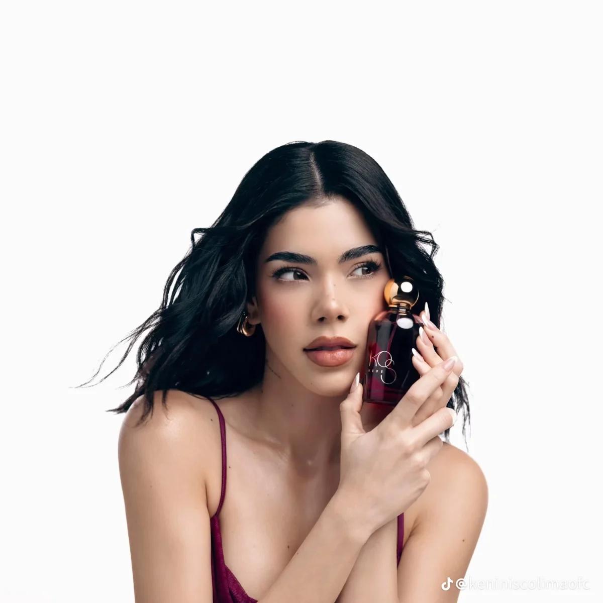 Kenia Os presenta K OS MUSE, su nueva fragancia con sello personal y aroma unisex