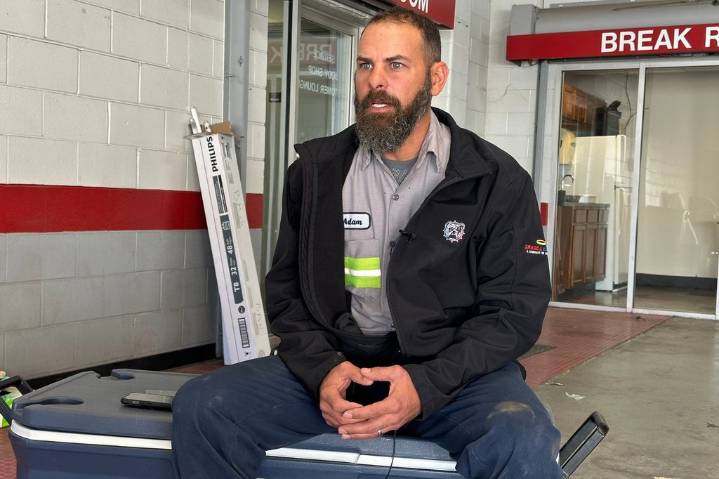 Scrapyard workers recount horrific scene after UPS plane crash destroyed their Kentucky business