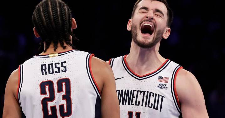 No. 5 UConn beats No. 13 Illinois 74