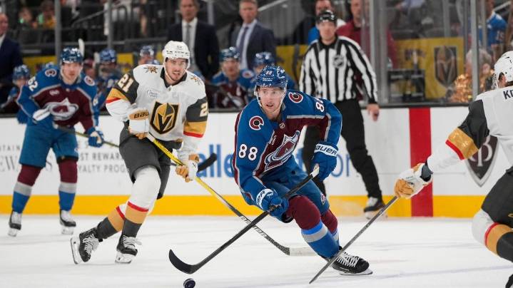 Martin Necas shines with 3 points in Avalanche's 4