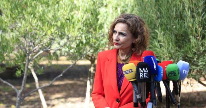 Montero reitera la «mano tendida» a Junts y exige elecciones en Valencia y no un «cierre en falso»