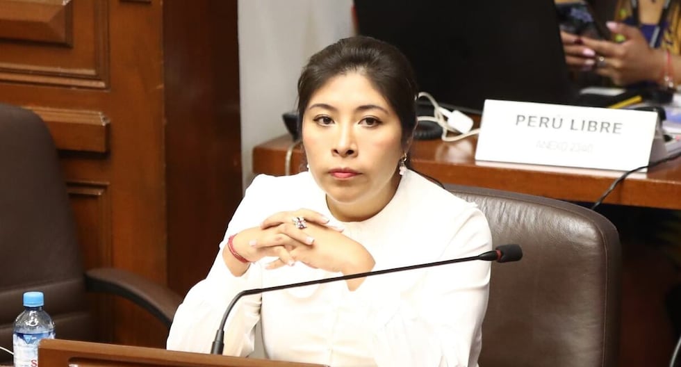 Betssy Chávez: Sala rechaza declararla reo contumaz y dispone que siga el juicio por golpe de Estado