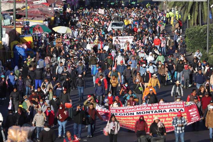 Se planta CNTE en la Cámara de Diputados... y amenaza con protestas en Mundial de 2026