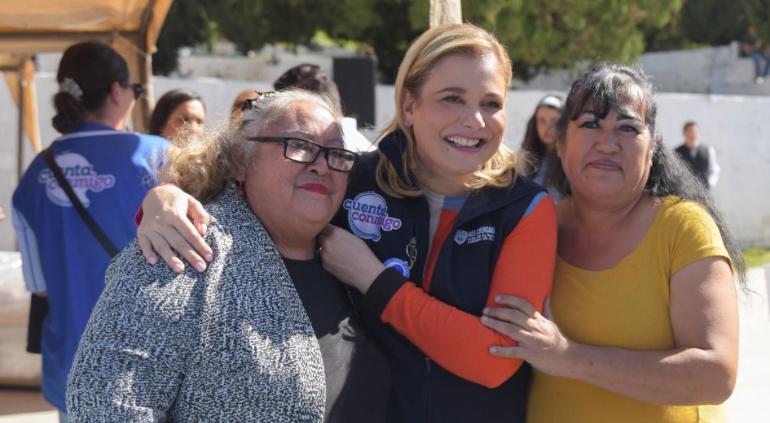 Entregó Maru apoyos a madres de familias afectadas por lluvias