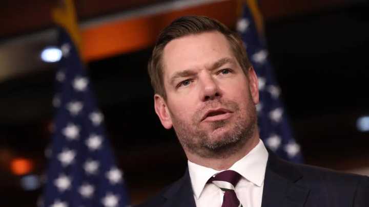 Administración Trump ataca al representante Eric Swalwell por supuestos problemas con sus hipotecas; el último demócrata en enfrentar esas acusaciones