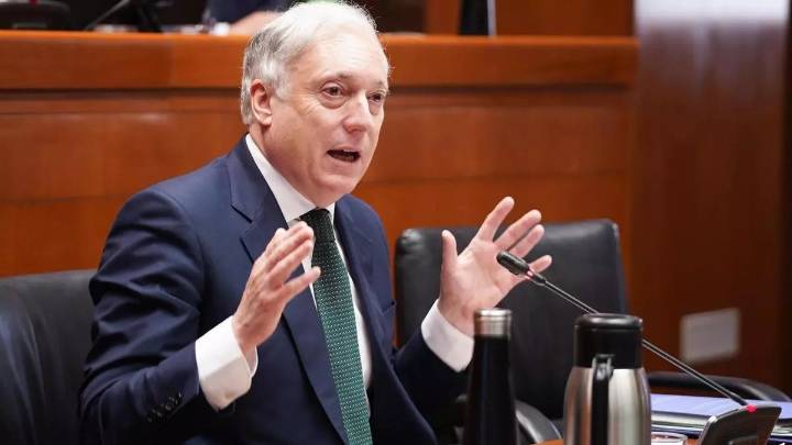 Octavio López pasa a la ofensiva: tres cartas al Gobierno en un día para reclamar pisos y suelos del Estado