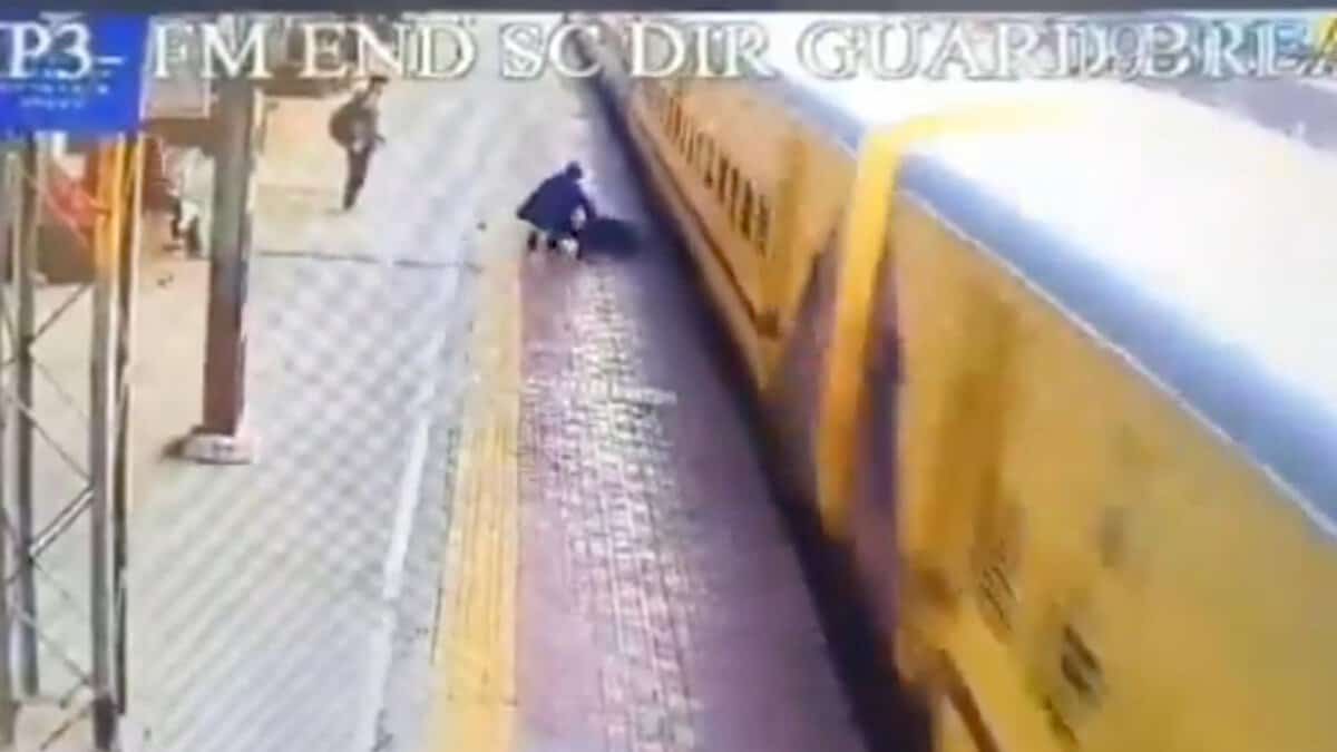 Video: Passenger falls while getting off train at Kacheguda railway station