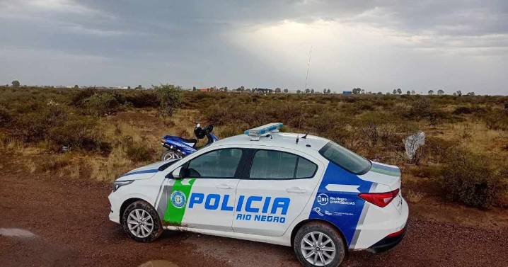 Encontraron un cuerpo en un descampado de San Antonio Oeste: hay un hombre demorado