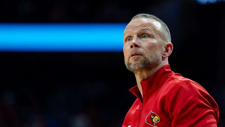 UofL vs. Eastern Michigan live updates: Cards go for sixth straight win