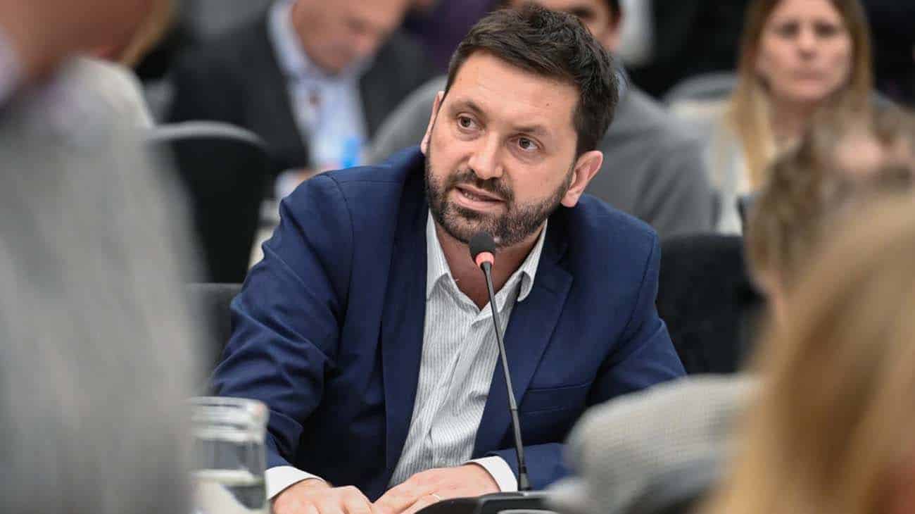 “Son unos truchos”: diputado Pablo Juliano pidió “traer de los pelos” a funcionarios por el fentanilo adulterado