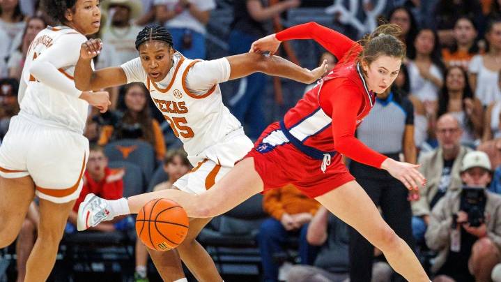 Booker's 22 points, 12 rebounds and 6 steals leads No. 4 Texas women past No. 24 Richmond 85