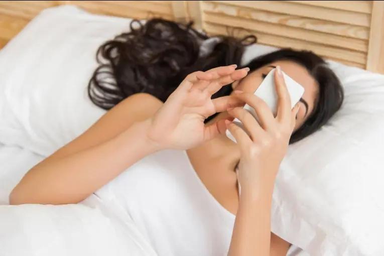 Dormía con su pareja y lo estafaba: abrió cuentas y sacó préstamos por casi $70 millones