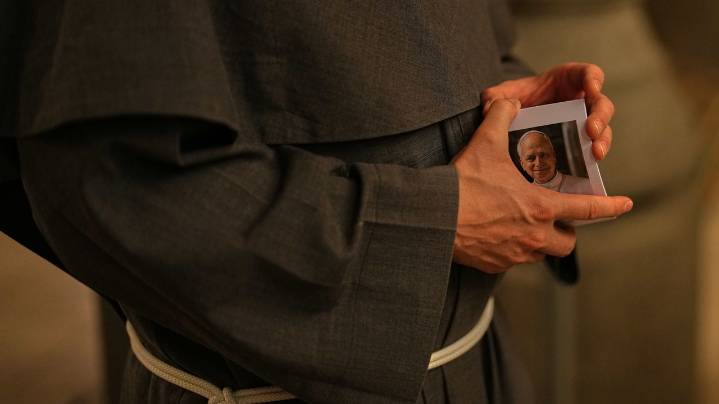 Pope strongly backs US bishops in blasting Trump immigration crackdown, urges humane treatment