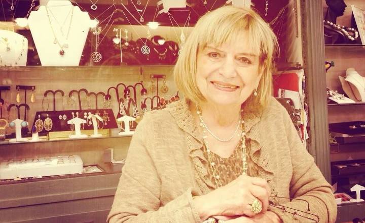 Tiene 101 años y sigue en su trabajo como joyera: “Tienes que levantarte, ducharte, comer, cuidarte y hacer ejercicio”