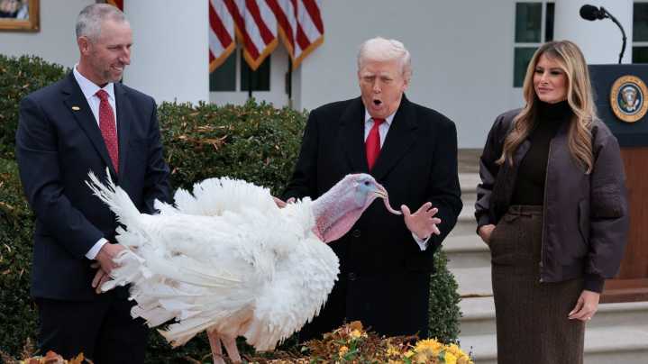 Trump Indulta a Dos Pavos en la Ceremonia Previa a 'Thanksgiving': ¿Cuál Es el Motivo?