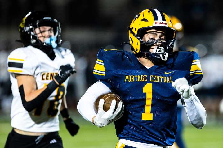Kalamazoo-area high school football scoreboard for regional finals