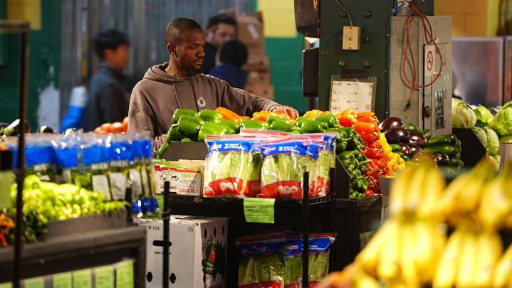 U.S. trade deficit dropped 24% in August as Trump's tariffs reduced imports