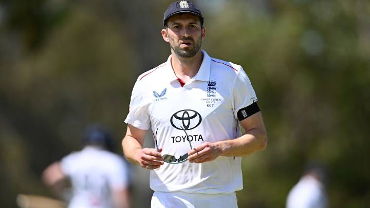 England paceman cleared after Ashes injury scare