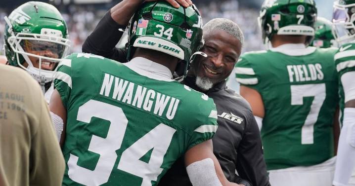 Jets get TD returns on a kickoff and a punt and hold on to beat Browns 27