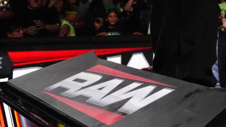 Top WWE SmackDown Star Backstage for Monday Night Raw