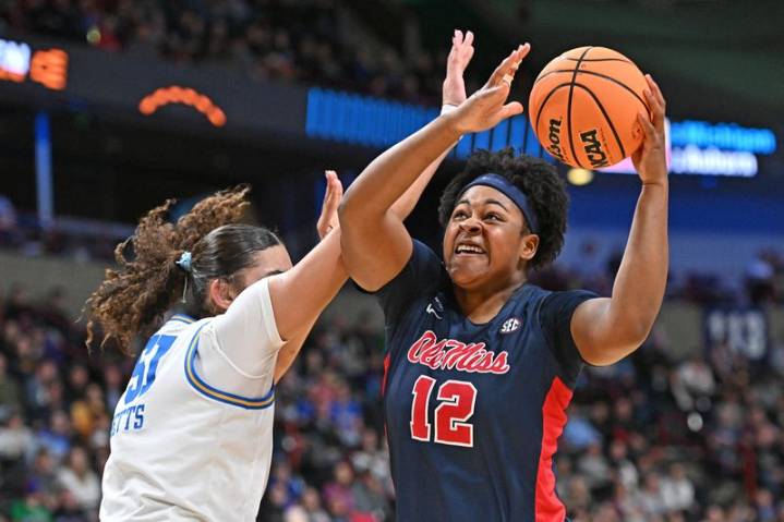 Women's Top 25 roundup: No. 4 Texas eases past No. 24 Richmond