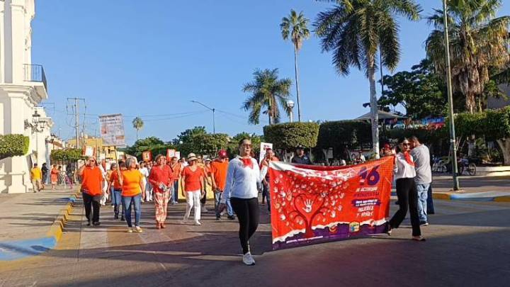 Marchan en Escuinapa para conmemorar el Día de la Eliminación de la Violencia contra la Mujer