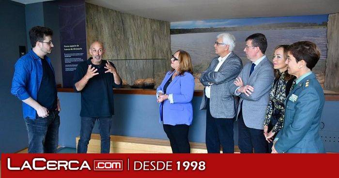 El Gobierno regional dota al MUPA de una nueva vitrina con huevos de titanosaurios descubiertos en el yacimiento cretácico de Poyos (Guadalajara)