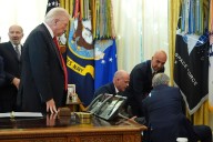 Oval Office Emergency: Man Collapses Behind Trump During Announcement