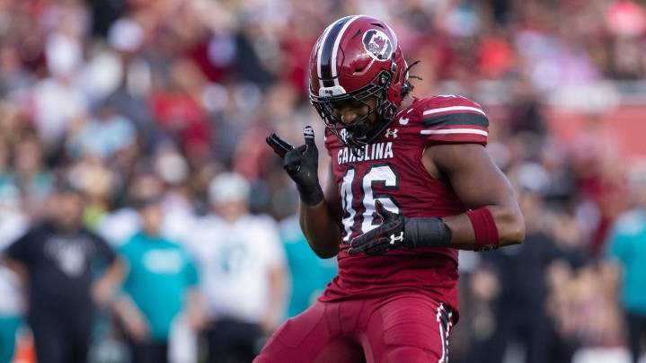 Sellers accounts for four TDs in South Carolina 51-7 rout of Coastal Carolina