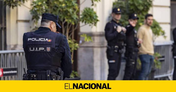 Barcelona reclama la salida de la policía española de la Via Laietana pese a la abstención del PSC