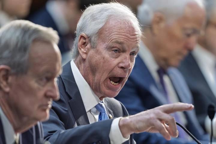 El republicano Ron Johnson considera inviable emitir cheques de beneficios arancelarios a la ciudadanía