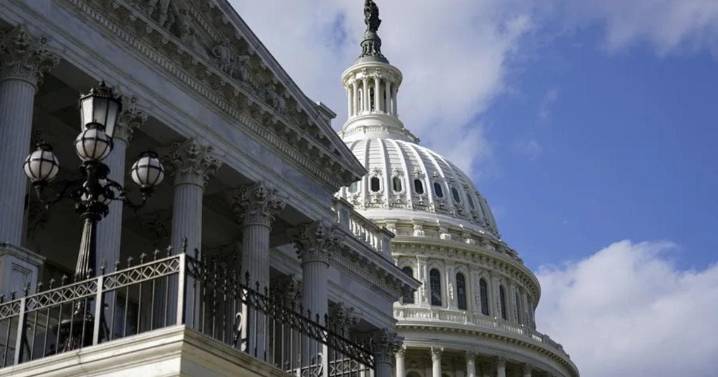 Avala Congreso de EU poner fin al cierre de gobierno más largo de su historia