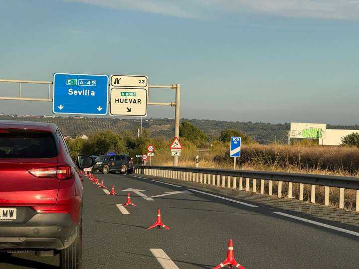 Un control de la Guardia Civil causa más de cuatro kilómetros de retención en la A