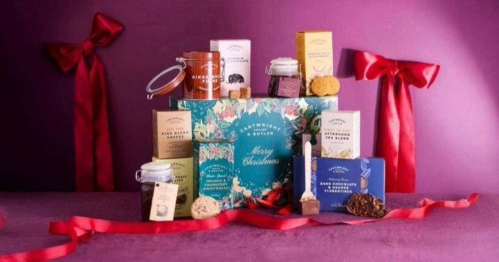 Win a Christmas Hamper with Moonpig!