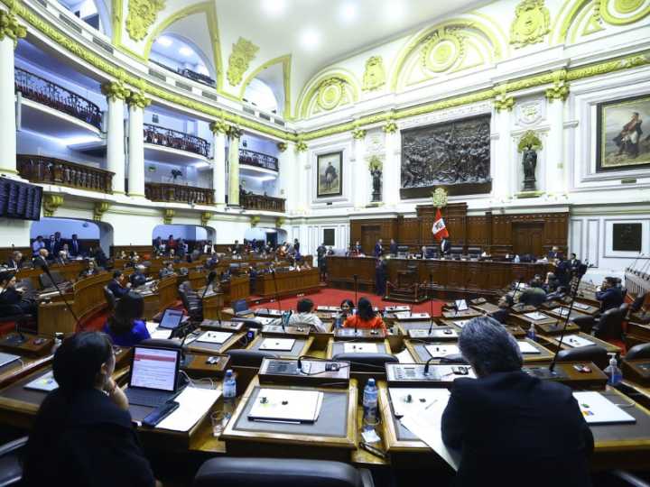 Congreso de Perú declara persona non grata a la presidenta Claudia Sheinbaum
