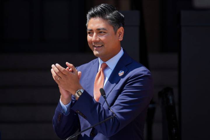 Aftab Pureval wins reelection as Cincinnati mayor, defeating JD Vance’s relative