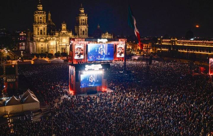 Netflix proyecta el documental Juan Gabriel en el Zócalo de la CDMX
