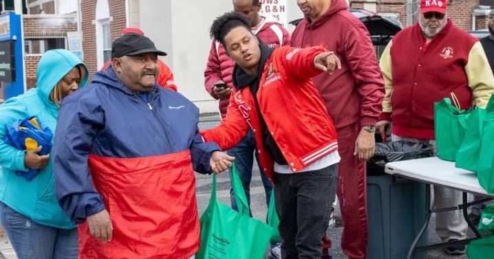 GALLERY: Kappa Alpha Psi Atlantic City Alumni Chapter hands out turkeys, hams