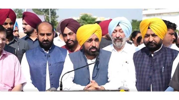 Punjab CM flags off first batch of devotees for paying obeisance in Amritsar shrines