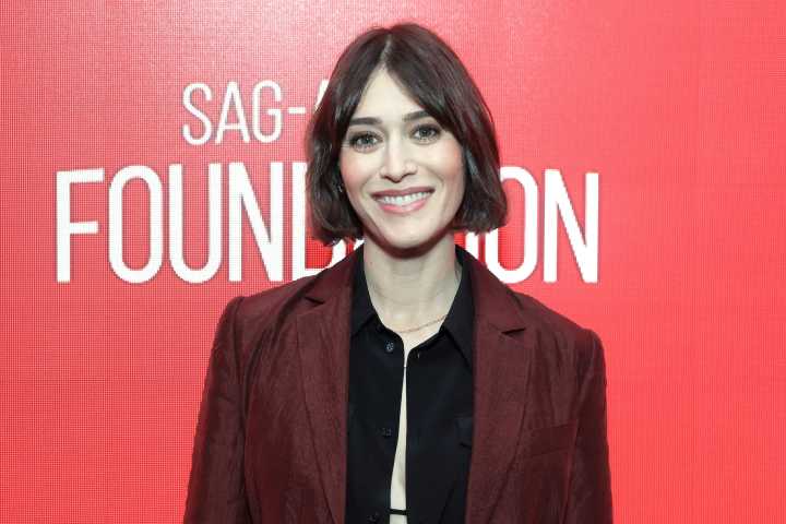 Lizzy Caplan Claims Studio Wanted Kelly Osbourne for Her 'Mean Girls' Role